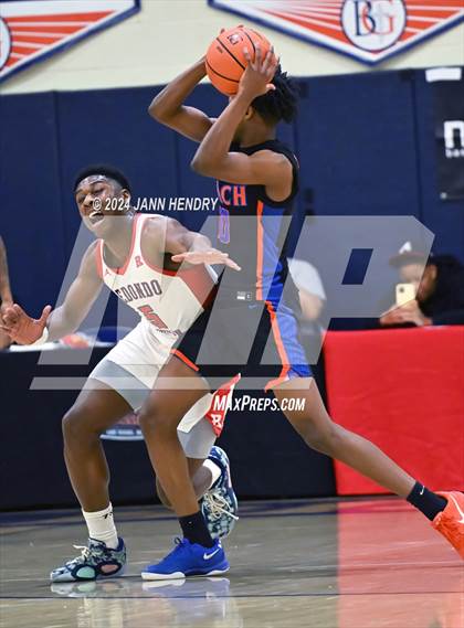 Thumbnail 2 in Redondo Union vs. Rainier Beach (Tarkanian Classic) photogallery.