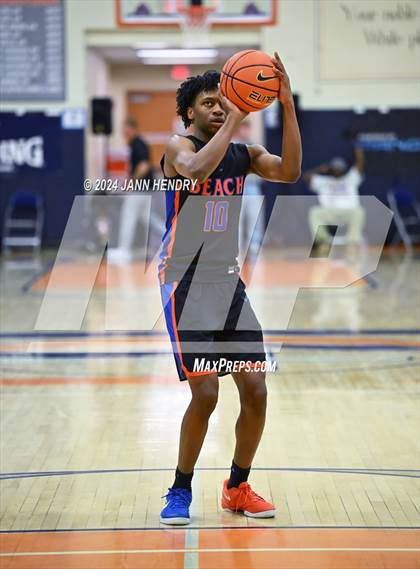 Thumbnail 2 in Redondo Union vs. Rainier Beach (Tarkanian Classic) photogallery.
