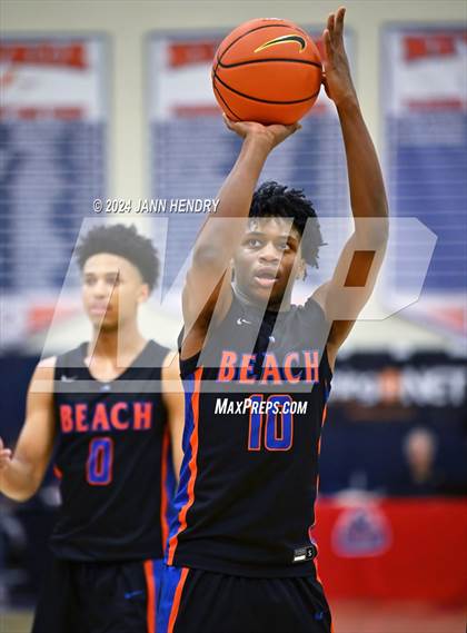 Thumbnail 3 in Redondo Union vs. Rainier Beach (Tarkanian Classic) photogallery.