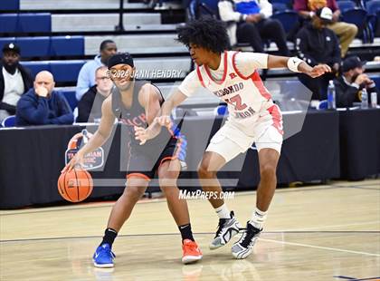 Thumbnail 2 in Redondo Union vs. Rainier Beach (Tarkanian Classic) photogallery.