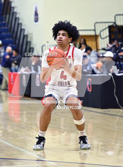 Thumbnail 2 in Redondo Union vs. Rainier Beach (Tarkanian Classic) photogallery.