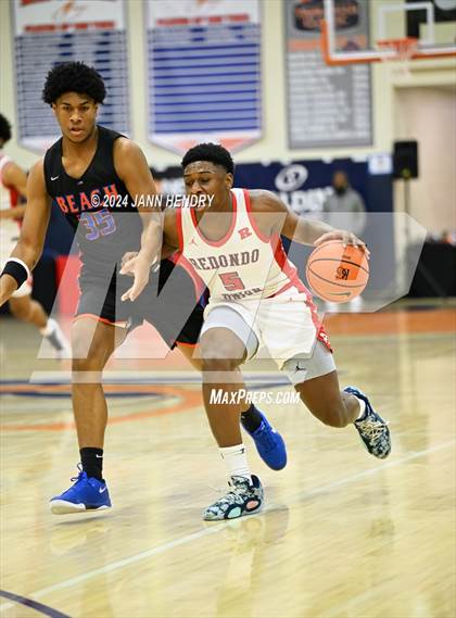 Thumbnail 2 in Redondo Union vs. Rainier Beach (Tarkanian Classic) photogallery.