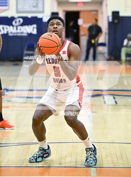 Thumbnail 1 in Redondo Union vs. Rainier Beach (Tarkanian Classic) photogallery.