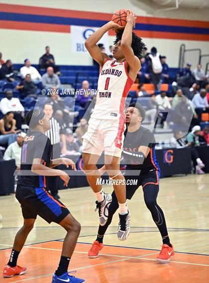 Thumbnail 2 in Redondo Union vs. Rainier Beach (Tarkanian Classic) photogallery.