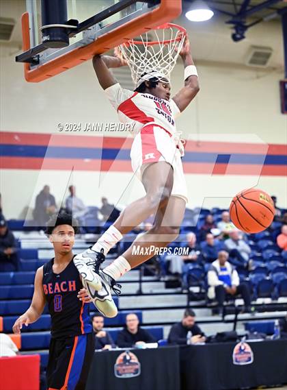Thumbnail 2 in Redondo Union vs. Rainier Beach (Tarkanian Classic) photogallery.