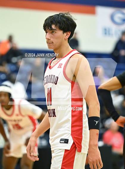 Thumbnail 3 in Redondo Union vs. Rainier Beach (Tarkanian Classic) photogallery.