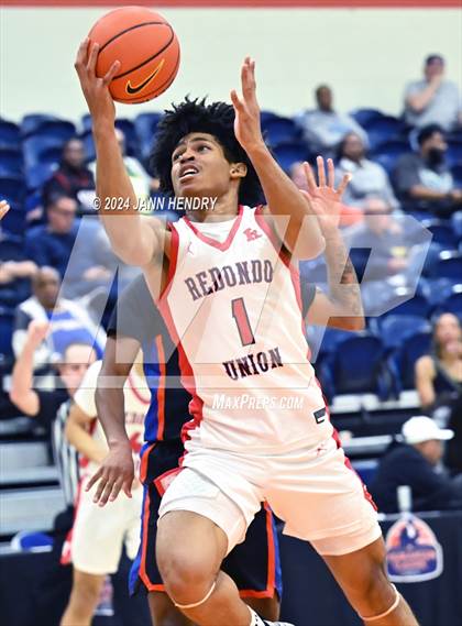 Thumbnail 1 in Redondo Union vs. Rainier Beach (Tarkanian Classic) photogallery.