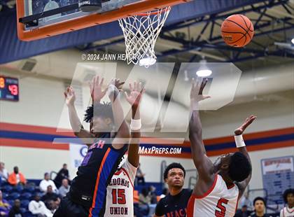 Thumbnail 1 in Redondo Union vs. Rainier Beach (Tarkanian Classic) photogallery.