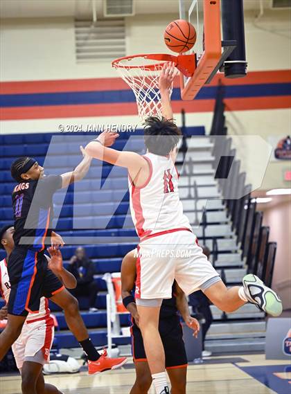 Thumbnail 3 in Redondo Union vs. Rainier Beach (Tarkanian Classic) photogallery.
