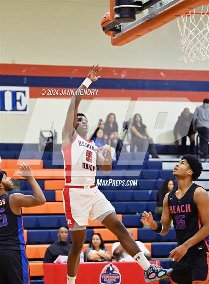 Thumbnail 1 in Redondo Union vs. Rainier Beach (Tarkanian Classic) photogallery.