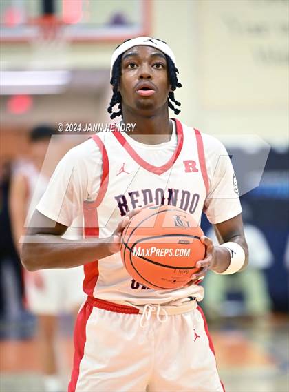 Thumbnail 2 in Redondo Union vs. Rainier Beach (Tarkanian Classic) photogallery.