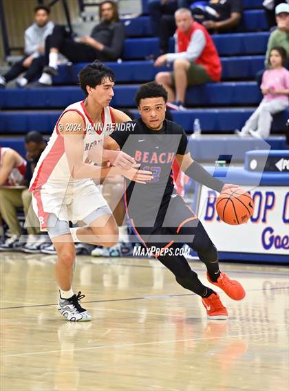 Thumbnail 1 in Redondo Union vs. Rainier Beach (Tarkanian Classic) photogallery.