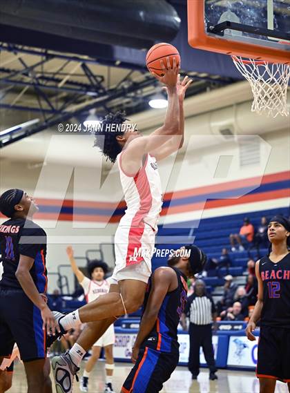 Thumbnail 1 in Redondo Union vs. Rainier Beach (Tarkanian Classic) photogallery.