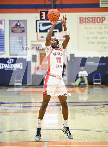 Thumbnail 2 in Redondo Union vs. Rainier Beach (Tarkanian Classic) photogallery.