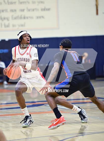 Thumbnail 2 in Redondo Union vs. Rainier Beach (Tarkanian Classic) photogallery.