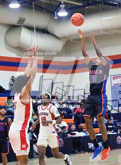 Thumbnail 1 in Redondo Union vs. Rainier Beach (Tarkanian Classic) photogallery.
