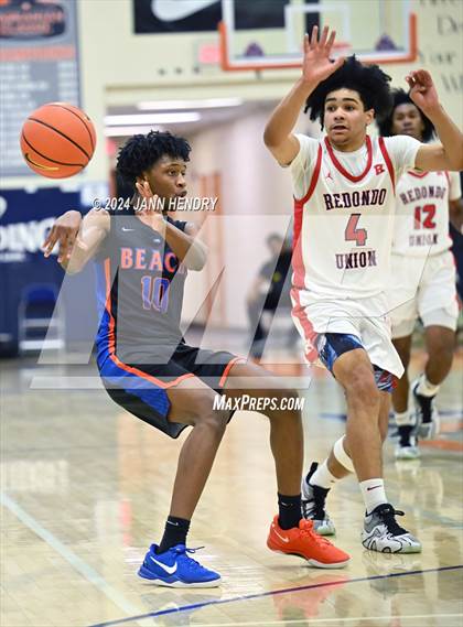 Thumbnail 3 in Redondo Union vs. Rainier Beach (Tarkanian Classic) photogallery.