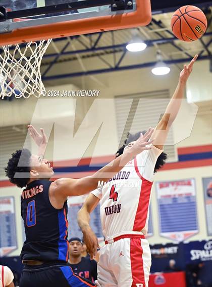 Thumbnail 3 in Redondo Union vs. Rainier Beach (Tarkanian Classic) photogallery.