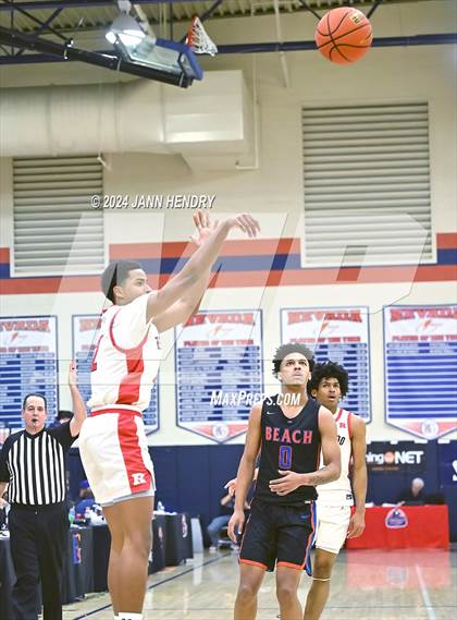 Thumbnail 2 in Redondo Union vs. Rainier Beach (Tarkanian Classic) photogallery.