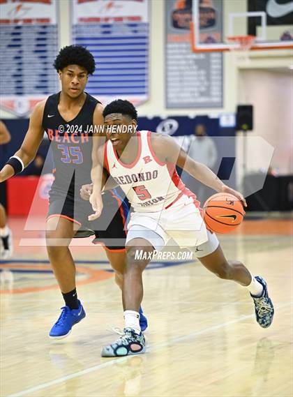 Thumbnail 1 in Redondo Union vs. Rainier Beach (Tarkanian Classic) photogallery.