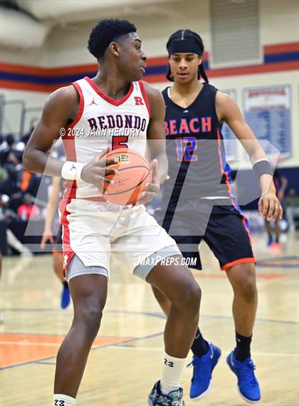 Thumbnail 2 in Redondo Union vs. Rainier Beach (Tarkanian Classic) photogallery.