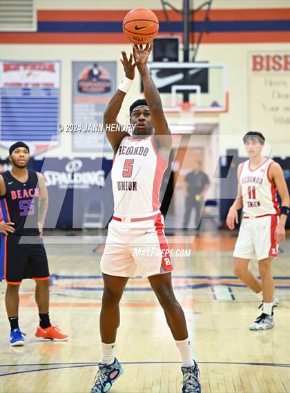 Thumbnail 2 in Redondo Union vs. Rainier Beach (Tarkanian Classic) photogallery.