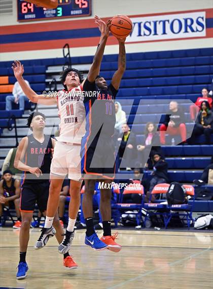 Thumbnail 2 in Redondo Union vs. Rainier Beach (Tarkanian Classic) photogallery.