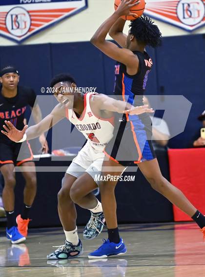 Thumbnail 3 in Redondo Union vs. Rainier Beach (Tarkanian Classic) photogallery.