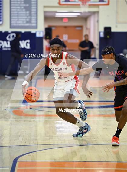 Thumbnail 2 in Redondo Union vs. Rainier Beach (Tarkanian Classic) photogallery.