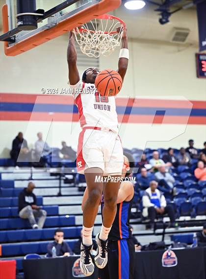 Thumbnail 2 in Redondo Union vs. Rainier Beach (Tarkanian Classic) photogallery.