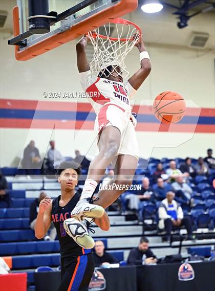 Thumbnail 1 in Redondo Union vs. Rainier Beach (Tarkanian Classic) photogallery.