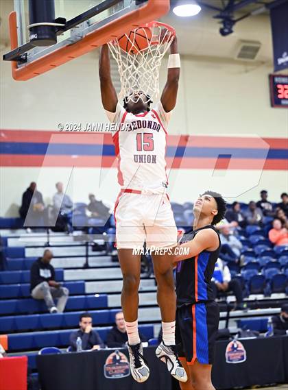 Thumbnail 1 in Redondo Union vs. Rainier Beach (Tarkanian Classic) photogallery.