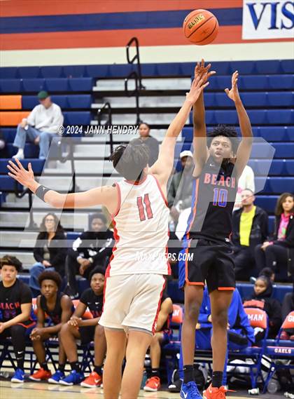Thumbnail 3 in Redondo Union vs. Rainier Beach (Tarkanian Classic) photogallery.