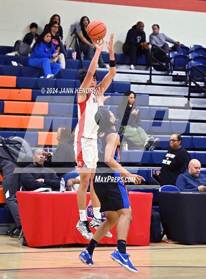 Thumbnail 1 in Redondo Union vs. Rainier Beach (Tarkanian Classic) photogallery.