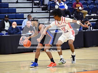 Thumbnail 3 in Redondo Union vs. Rainier Beach (Tarkanian Classic) photogallery.