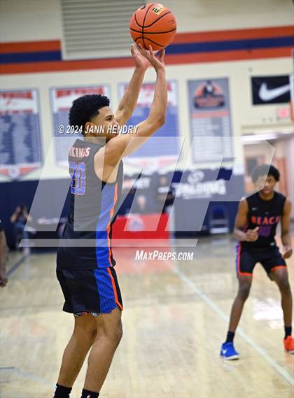 Thumbnail 1 in Redondo Union vs. Rainier Beach (Tarkanian Classic) photogallery.