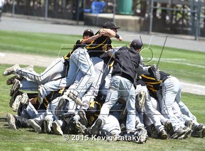 Thumbnail 2 in Amity Regional vs. Staples (CIAC Class LL Final) photogallery.