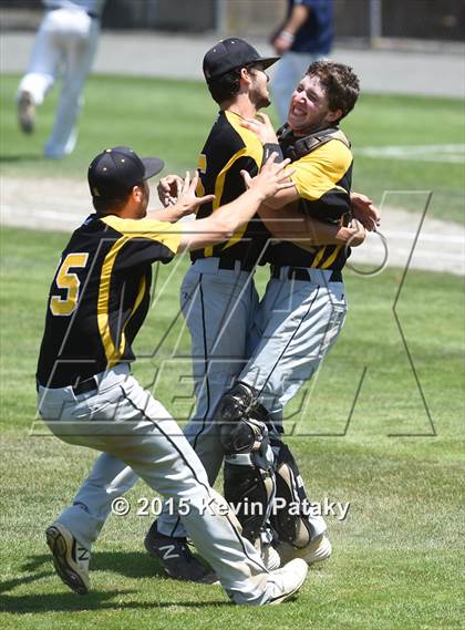 Thumbnail 2 in Amity Regional vs. Staples (CIAC Class LL Final) photogallery.