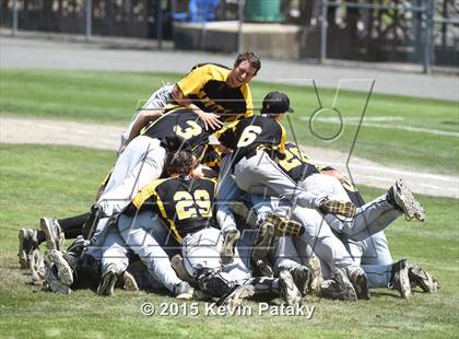 Thumbnail 2 in Amity Regional vs. Staples (CIAC Class LL Final) photogallery.