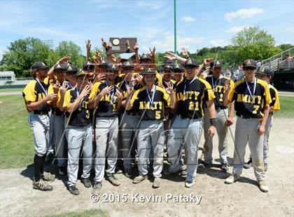 Thumbnail 2 in Amity Regional vs. Staples (CIAC Class LL Final) photogallery.