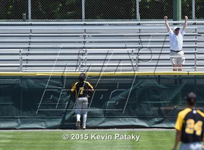 Thumbnail 3 in Amity Regional vs. Staples (CIAC Class LL Final) photogallery.