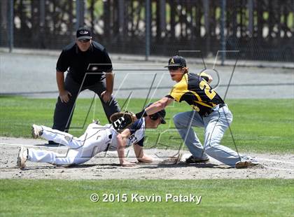 Thumbnail 2 in Amity Regional vs. Staples (CIAC Class LL Final) photogallery.