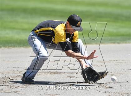 Thumbnail 3 in Amity Regional vs. Staples (CIAC Class LL Final) photogallery.