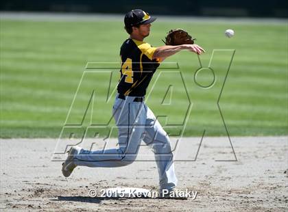 Thumbnail 2 in Amity Regional vs. Staples (CIAC Class LL Final) photogallery.