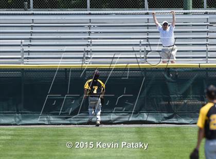Thumbnail 2 in Amity Regional vs. Staples (CIAC Class LL Final) photogallery.