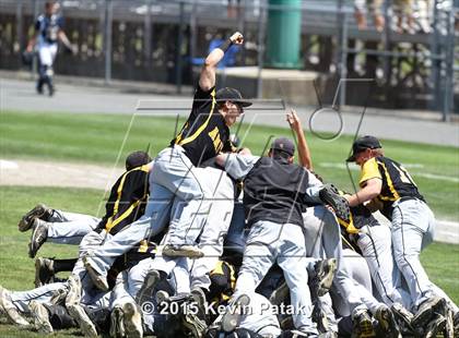 Thumbnail 1 in Amity Regional vs. Staples (CIAC Class LL Final) photogallery.