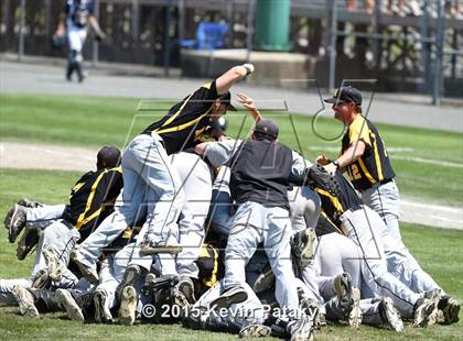Thumbnail 2 in Amity Regional vs. Staples (CIAC Class LL Final) photogallery.