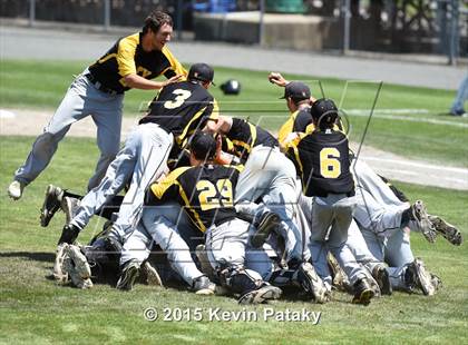 Thumbnail 2 in Amity Regional vs. Staples (CIAC Class LL Final) photogallery.