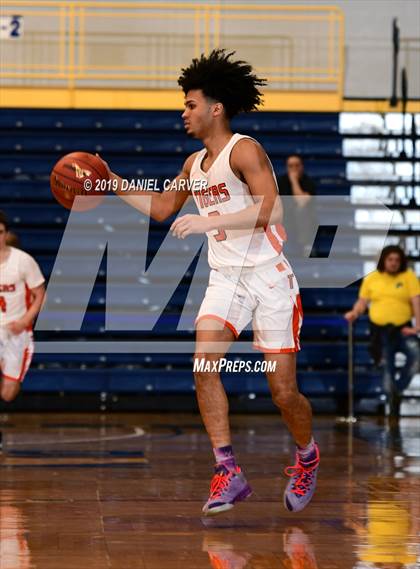 Thumbnail 2 in Tuckahoe vs. Hamilton (Section 1 Class C Final) photogallery.
