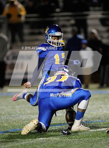 Thumbnail 3 in Lawrence vs. Roosevelt (Section 8 Conference III Semifinal) photogallery.